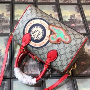 Túi du lịch Gucci nữ màu ghi dây đỏ họa tiết Monogram - Ảnh 2