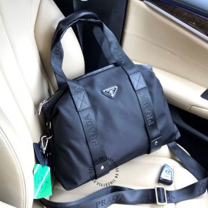 Túi xách Prada nam màu đen logo kim loại cao cấp - Ảnh 2