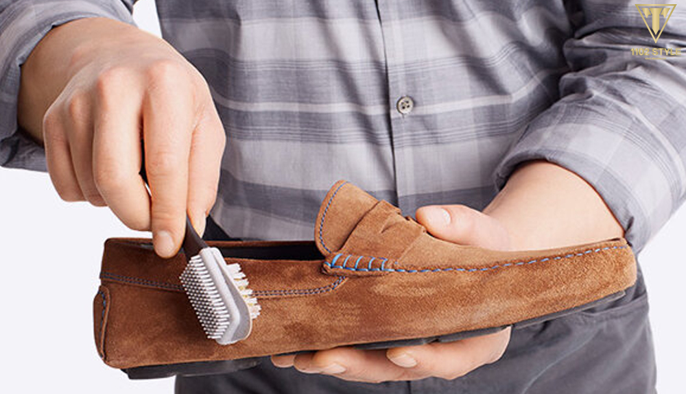 Tip hay hướng dẫn bạn cách bảo quản giày lười Versace nam