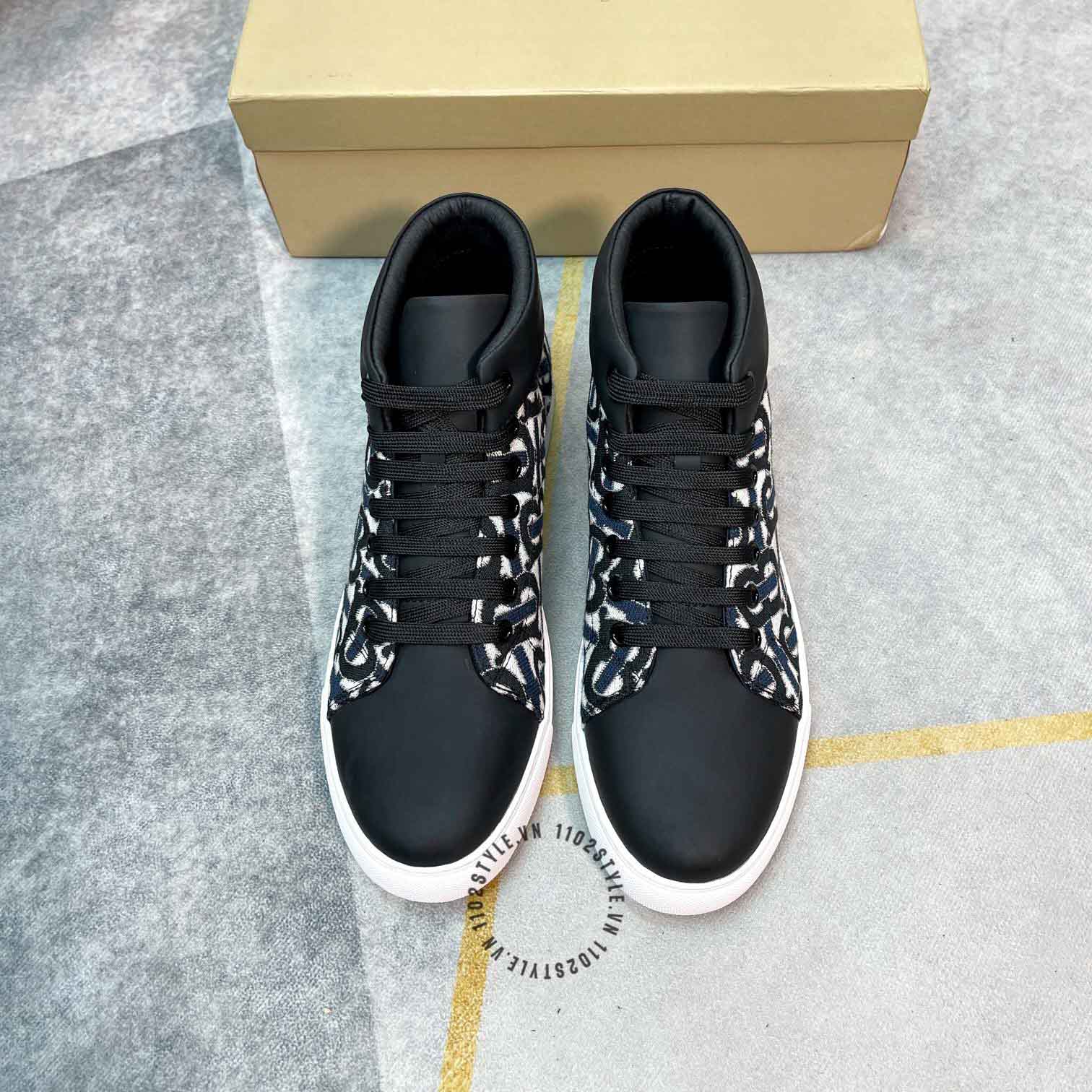 Burberry sneaker boot