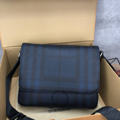Cặp Burberry