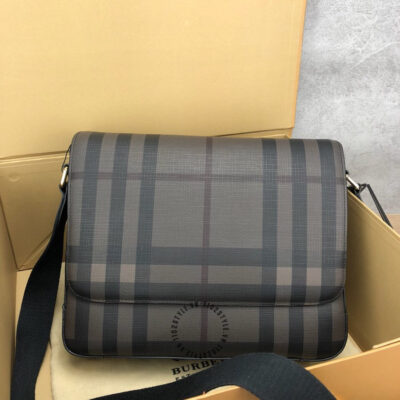 Cặp Burberry