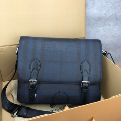 Cặp đeo chéo Burberry