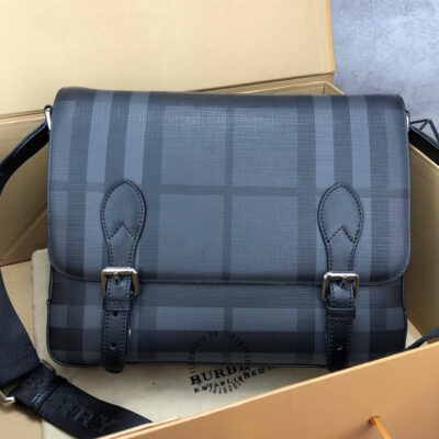 Cặp đeo chéo Burberry