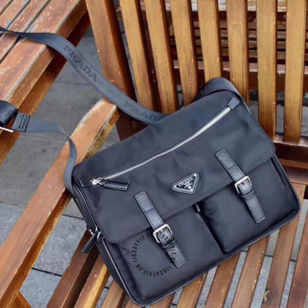 Cặp đeo chéo Prada