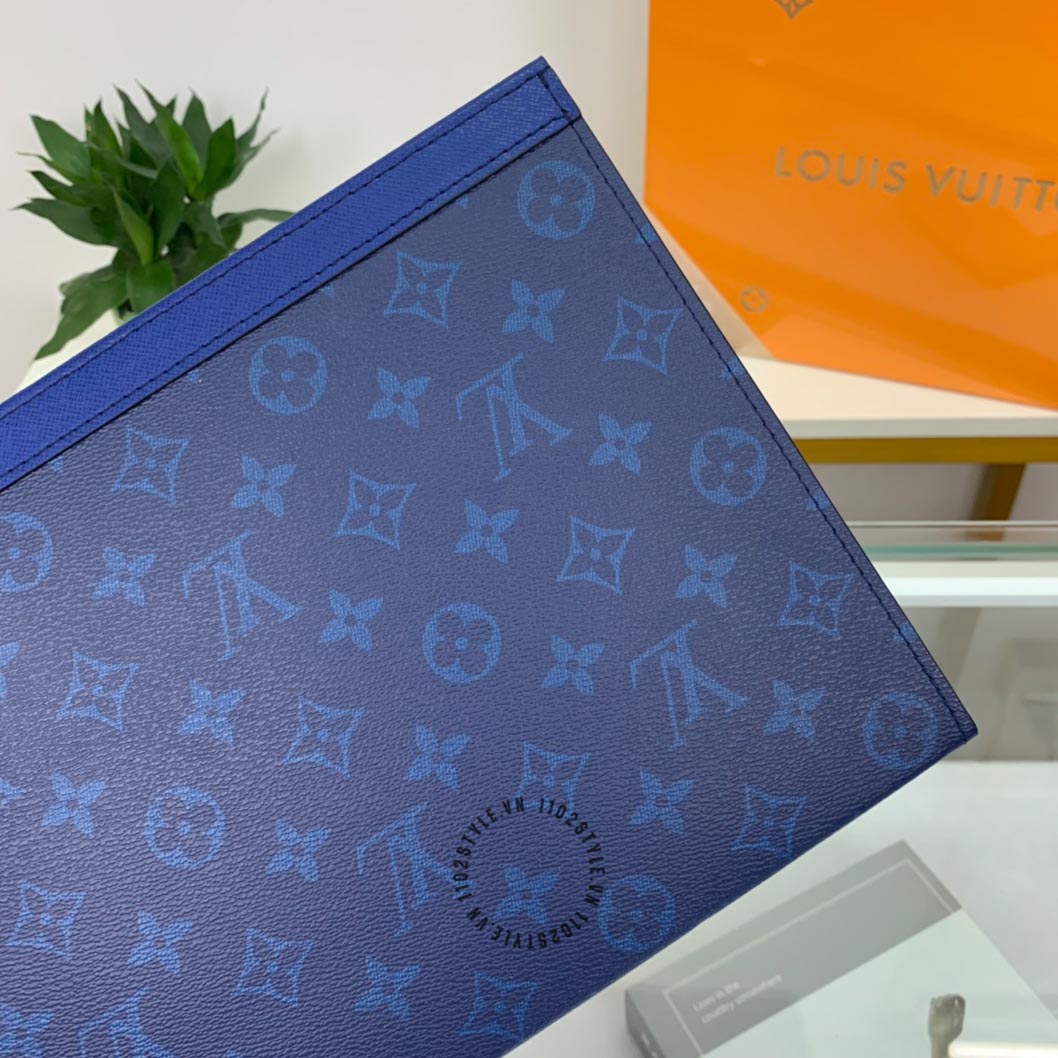Chất liệu da của mẫu ví kẹp nách nam Louis Vuitton