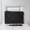 Clutch Burbrry đẹp
