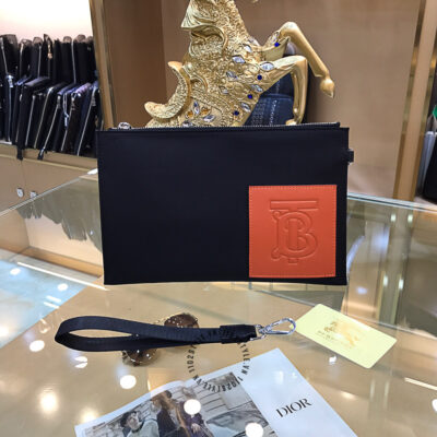 Clutch Burberry hàng hiệu