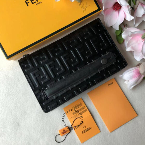 fendi clutch nam