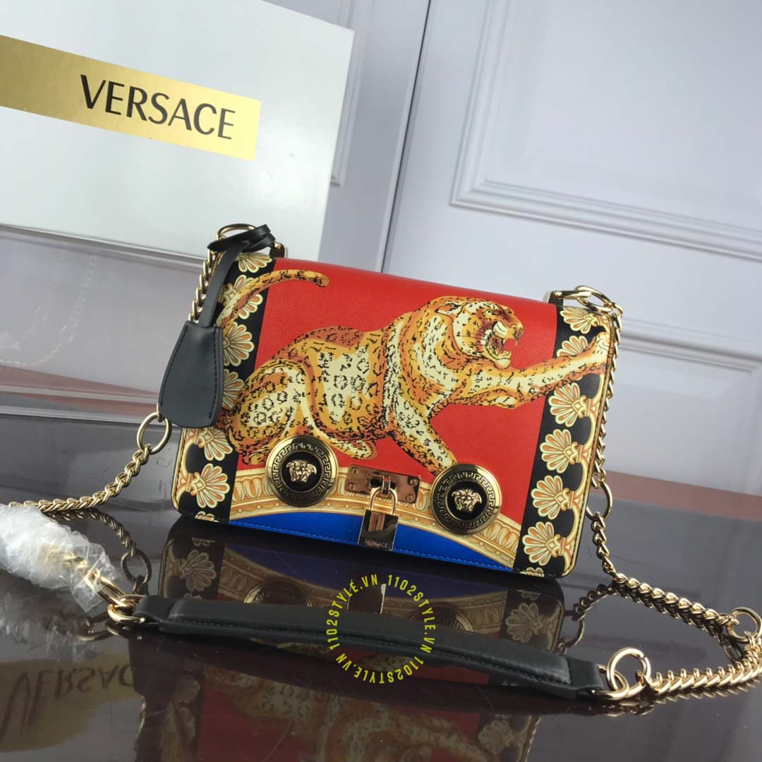 Túi Versace nữ hàng hiệu giá tốt da xịn màu đỏ họa tiết báo