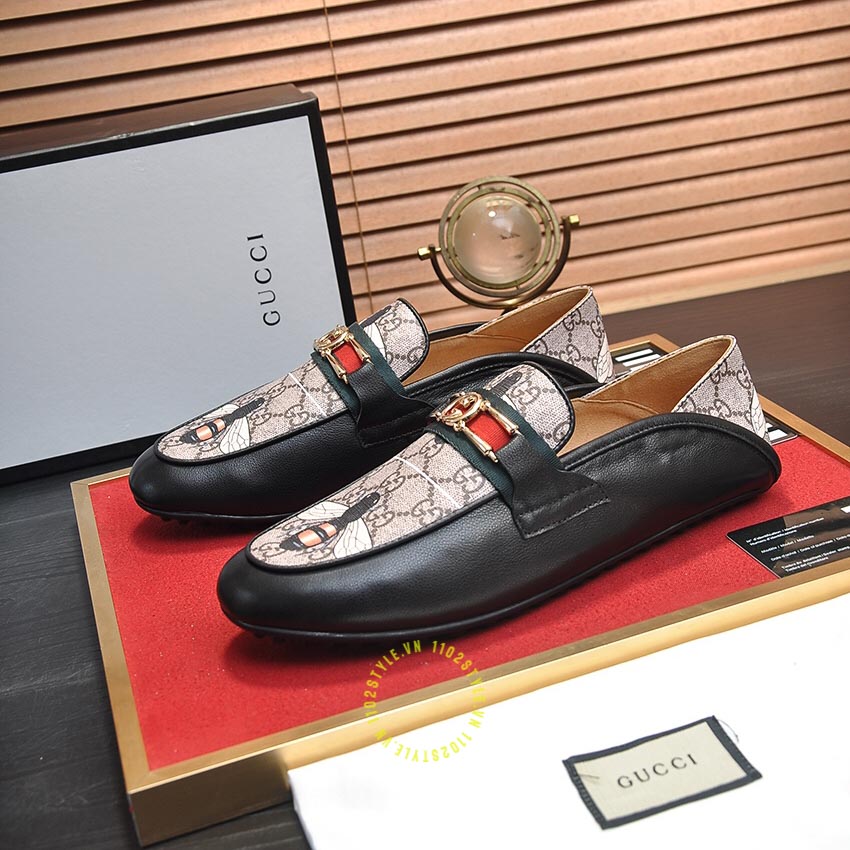 Chất liệu của mẫu giày lười Gucci con ong hàng hiệu màu đen họa tiết monogram