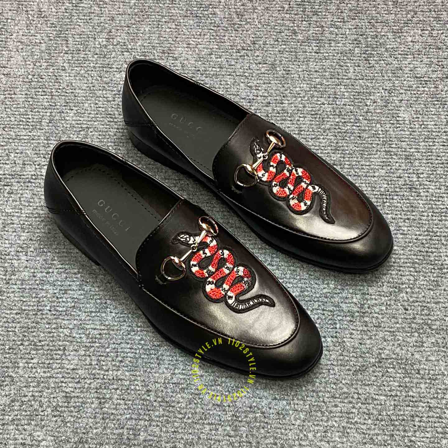 Giới thiệu về mẫu giày lười Gucci rắn like auth màu đen logo kim loại sang trọng