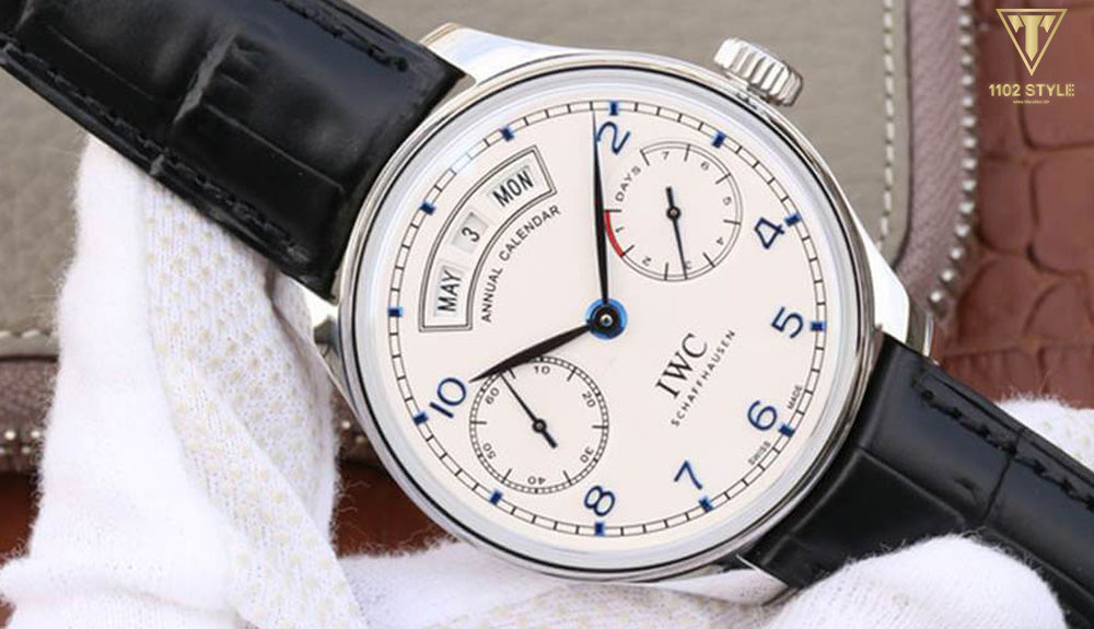 Đồng hồ IWC Fake 1:1 là dòng sản phẩm cao cấp nhất trong các loại IWC Fake. Khác hẳn với loại hàng đồng hồ IWC giá rẻ loại 2 và 3 sao chép qua loa.