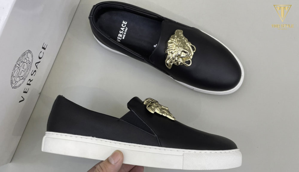 Lưu ý chọn giày Versace nam phù hợp màu sắc