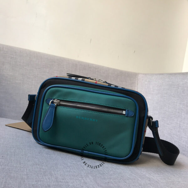 Túi đeo chéo Burberry