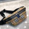 túi đeo chéo burberry nam