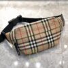 túi đeo chéo burberry nam