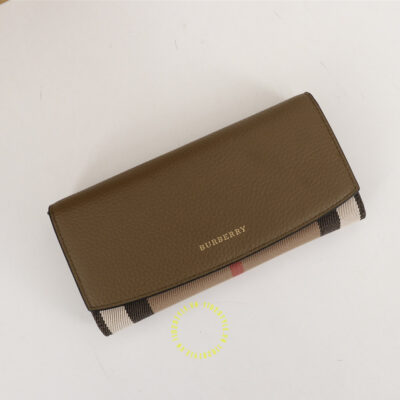 Ví dài Burberry nữ hàng hiệu màu nâu phối kẻ sọc giá ưu đãi