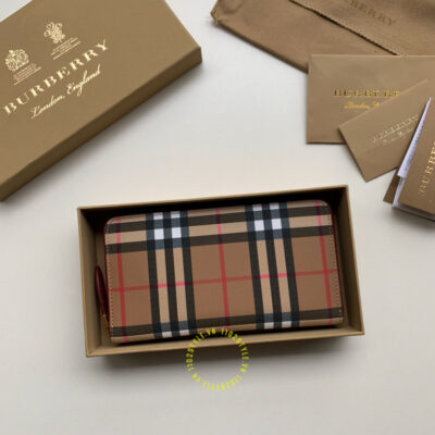 ví cầm tay burberry nữ