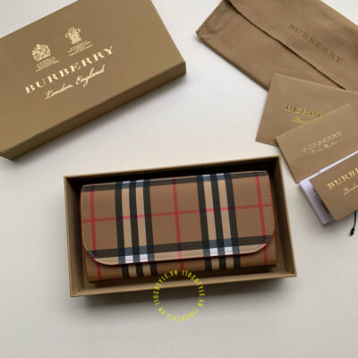 ví cầm tay burberry nữ