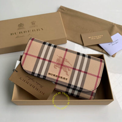 ví cầm tay burberry nữ