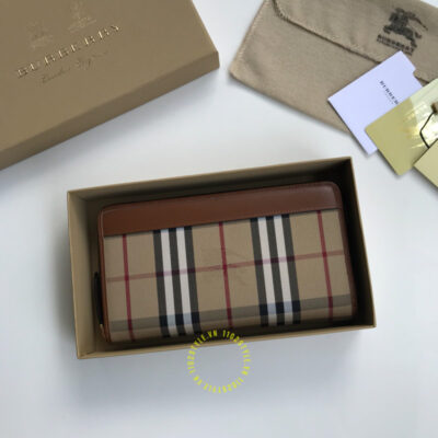 ví cầm tay burberry nữ
