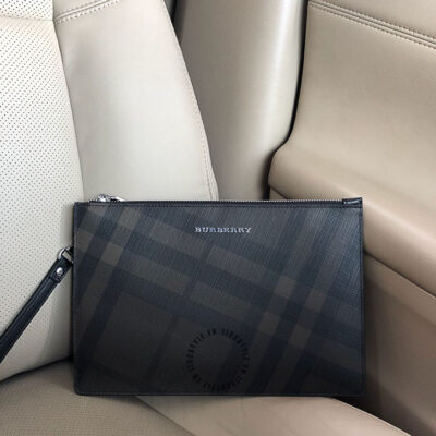 Ví da nam cầm tay Burberry