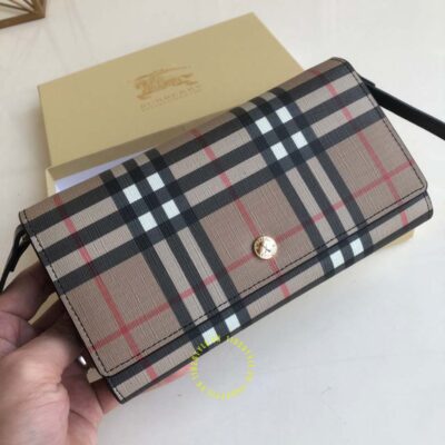 ví dài cầm tay nữ burberry