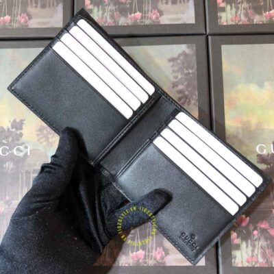 Chất liệu của mẫu ví nam Gucci đầu hổ