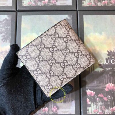 Thiết kế nổi bật của mẫu ví Gucci nam hoạ tiết đầu hổ