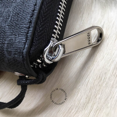 Chi tiết khoá kéo của mẫu bóp Gucci con ong màu xanh đen