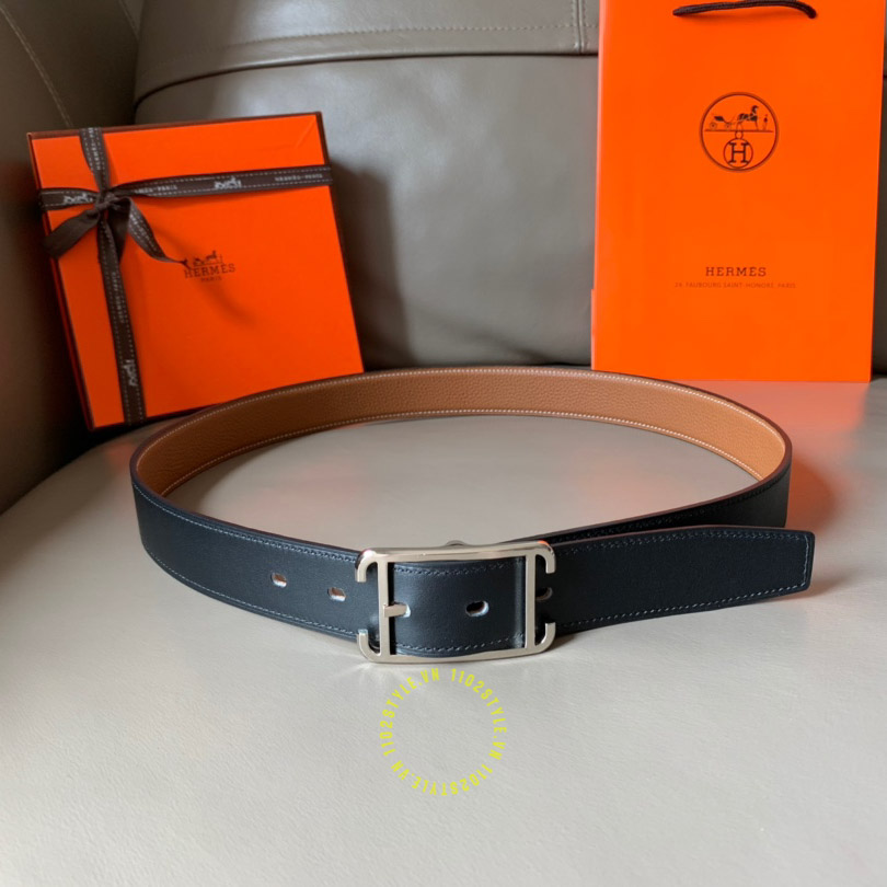 Thiết kế của thắt lưng Hermes 2 mặt khóa bạc Like Auth
