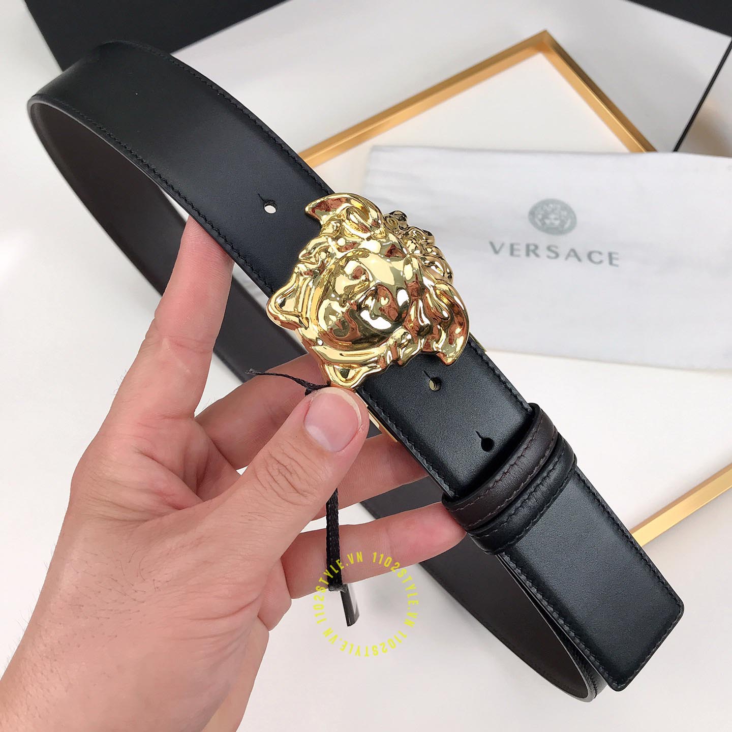 Dây nịt Versace mặt khóa vàng dây da trơn cao cấp màu đen