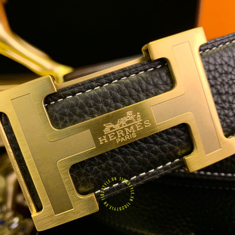 Thiết kế của thắt lưng Hermes khóa vàng da sần Like Auth