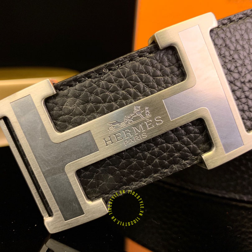 Thiết kế của thắt lưng Hermes khóa ghi dây sần Like Auth