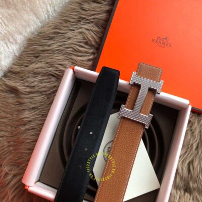 Độ hoàn thiện của thắt lưng Hermes khóa bạc dây nâu Like Auth