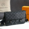 Túi đeo chéo Louis Vuitton nam