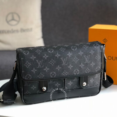 Túi đeo chéo Louis Vuitton nam