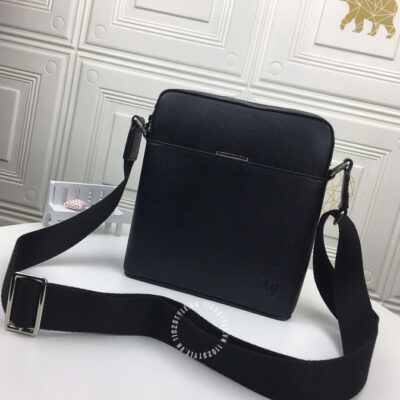 Túi đeo chéo Louis Vuitton nam