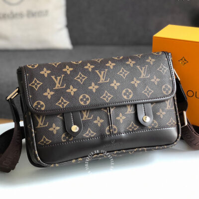 Túi đeo chéo Louis Vuitton nam