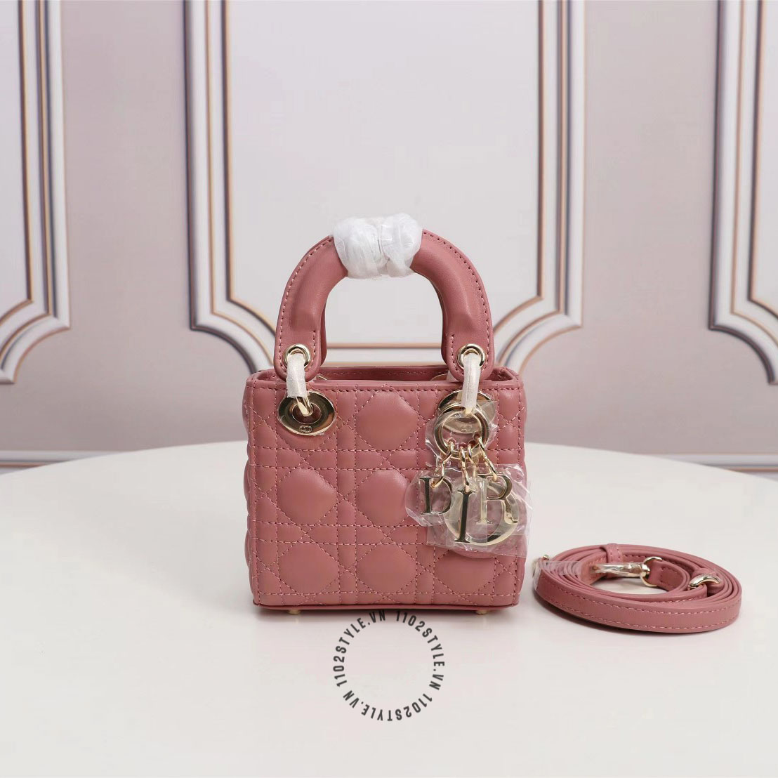 Lịch sử giá Túi xách Dior dây xích nhỏ bản hộp trắng cập nhật 72023   BeeCost