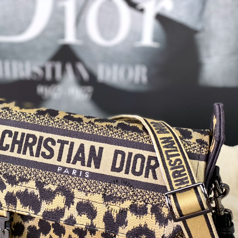 Túi Dior đắt đỏ làm từ da động vật nào  Báo Pháp luật Việt Nam điện tử