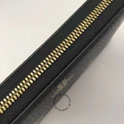 Chi tiết khoá kéo của mẫu ví Gucci nam con ong