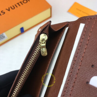 Thiết kế nổi bật của mẫu ví gập LV