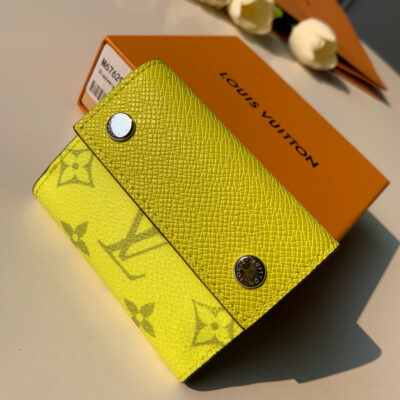 ví ngắn cầm tay lv replica