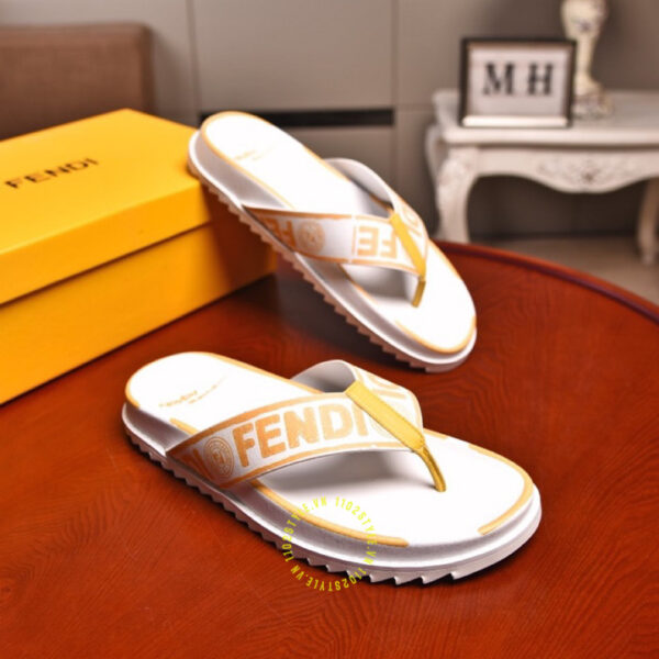 dép fendi xỏ ngón