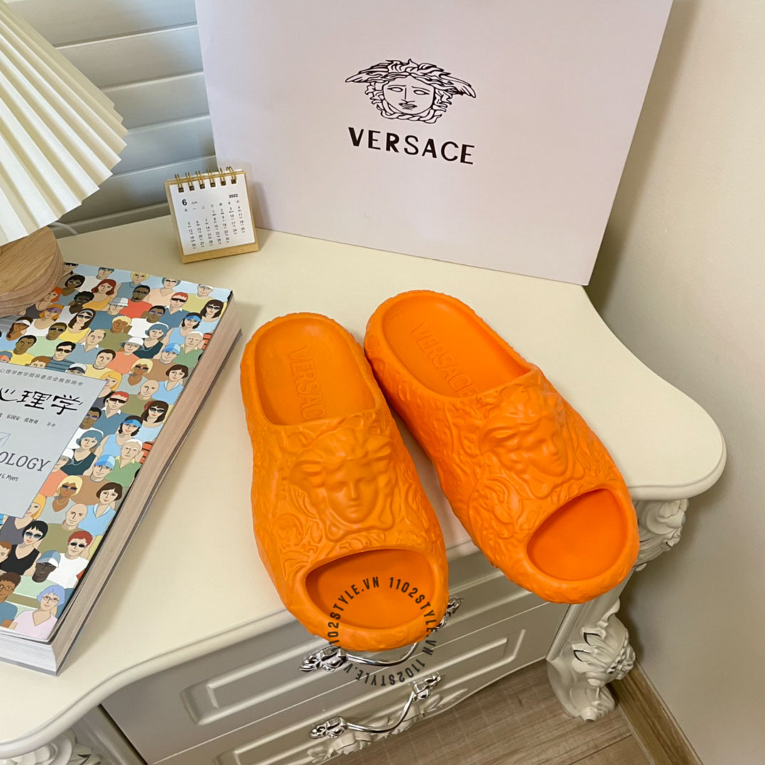 Dép Versace