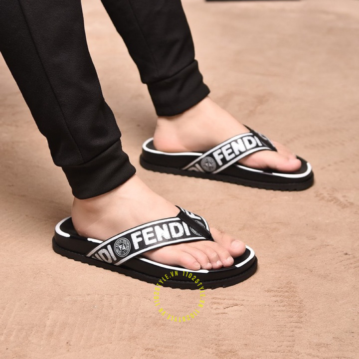 dép xỏ ngón fendi
