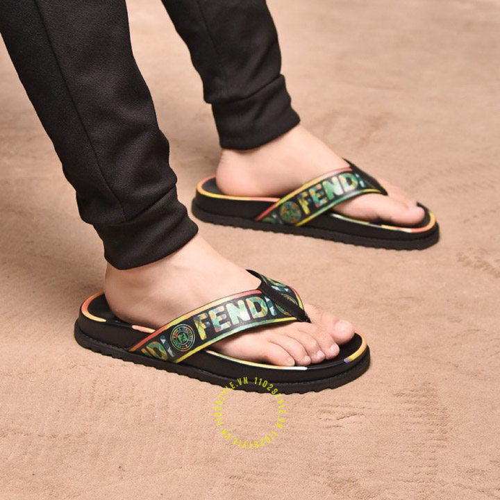 dép xỏ ngón fendi