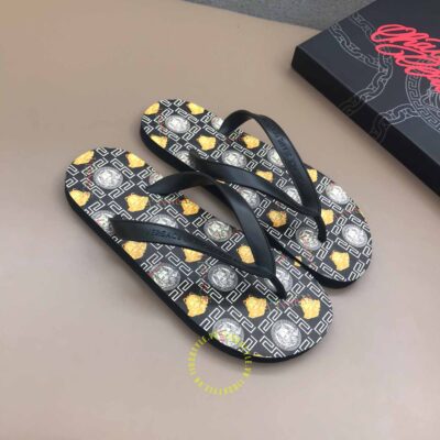dép xỏ ngón versace